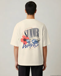 REVØRA Summer Waves – Oversized Shirt in Natural Raw, getragen, Rückenprint, KI-generierte Abbildung