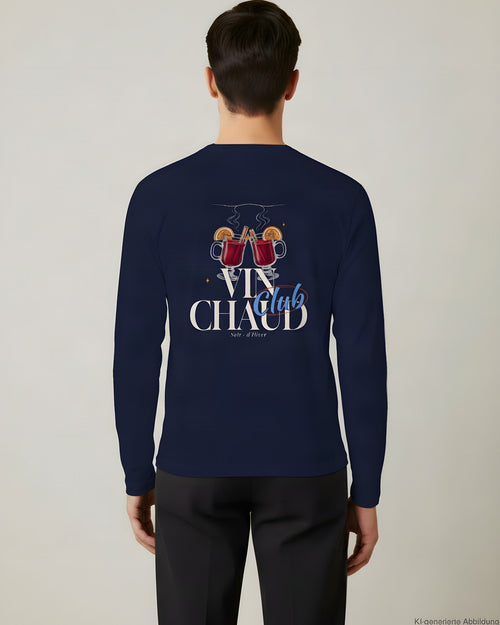 REVØRA Vin Chaud Club – Longsleeve in French Navy, getragen, Rückenprint, KI-generierte Abbildung
