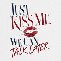 REVØRA Just Kiss Me – Oversized Shirt in White, Rückenprint aus der Nähe