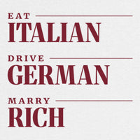 REVØRA Eat Italian Drive German Marry Rich Oversized T-Shirt – Oversized Shirt in White, Rückenprint aus der Nähe
