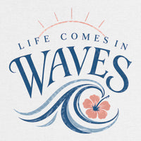 REVØRA Life Comes In Waves – Oversized Shirt in White, Rückenprint aus der Nähe