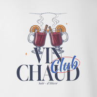 REVØRA Vin Chaud Club – Longsleeve in White, Rückenprint aus der Nähe, KI-generierte Abbildung