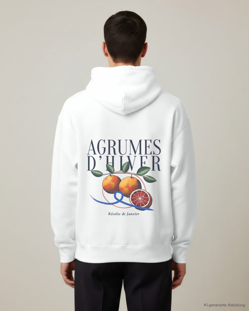 REVØRA Agrumes d'Hiver – Hoodie in White, getragen, Rückenprint, KI-generierte Abbildung