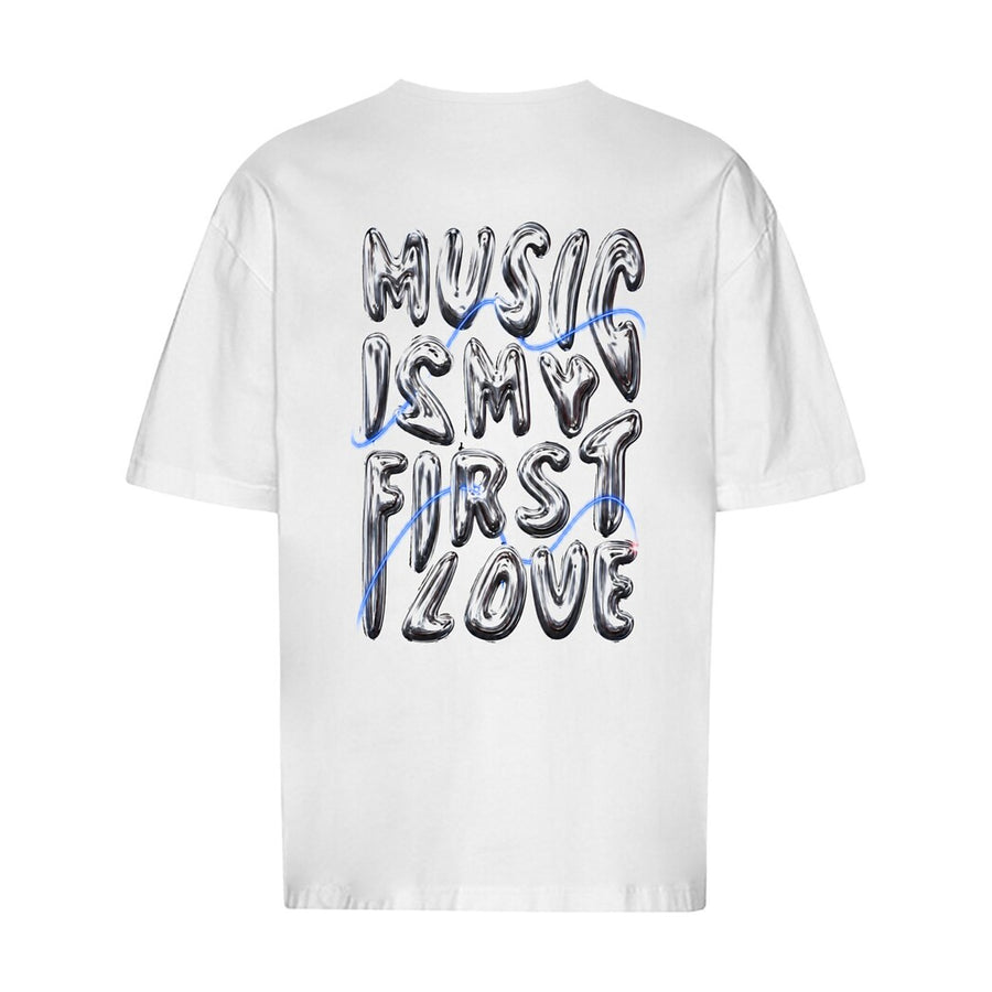 REVØRA Music Is My First Love – Oversized Shirt in White, Rückansicht