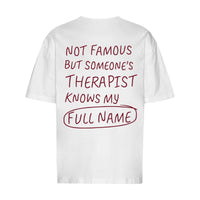 REVØRA Not Famous But Someone's Therapist Oversized T-Shirt – Oversized Shirt in White, Rückansicht